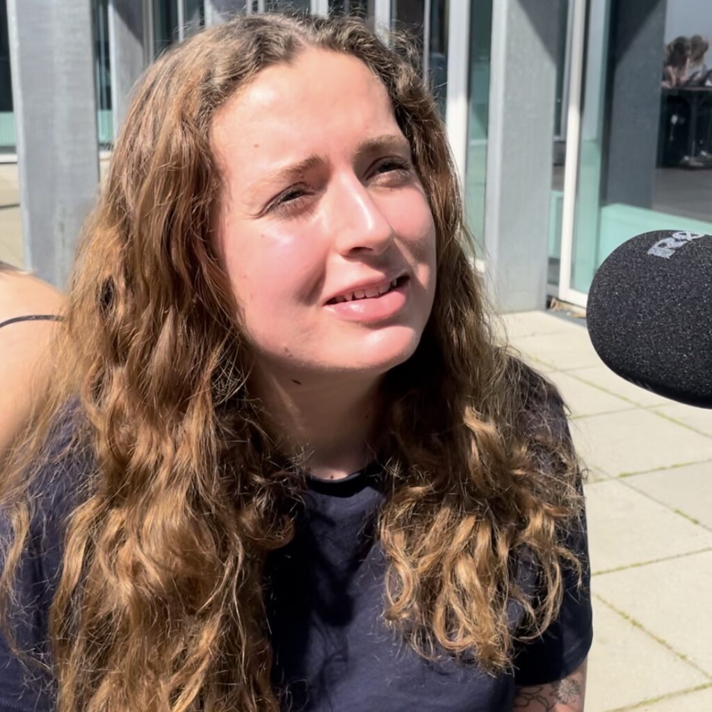 Katrine Halbro er elev på Tornbjerg Gymnasium og bakker op om kvinder i forsvaret (Foto: Stephanie Søndergaard)
